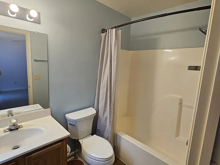 105 Greenwich Ct — Photo 6