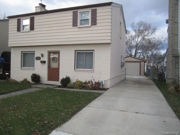 8539 Harding Ave, Center Line, MI 48015