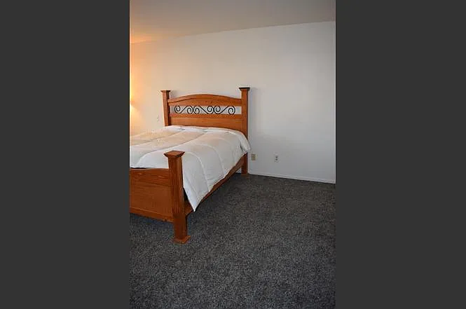 1408 E Salem Ave — Photo 22