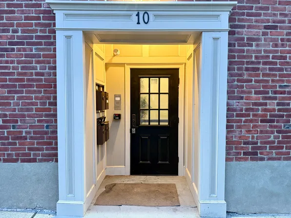 10 Leyden St #1, Plymouth, MA 02360