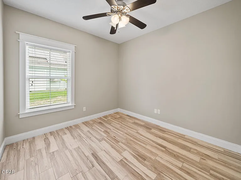 305 Evergreen St — Photo 21