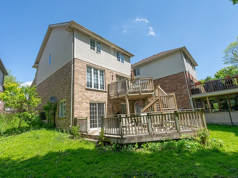 235 Rossmore Ct — Photo 31
