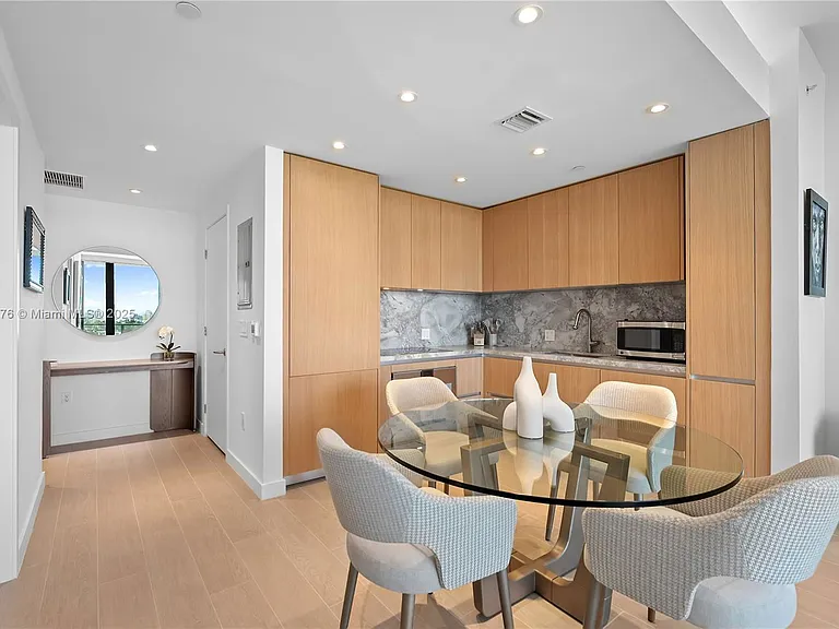 500 Alton Rd — Photo 16