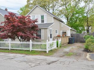 11 Wilcox St, Warwick, RI 02889