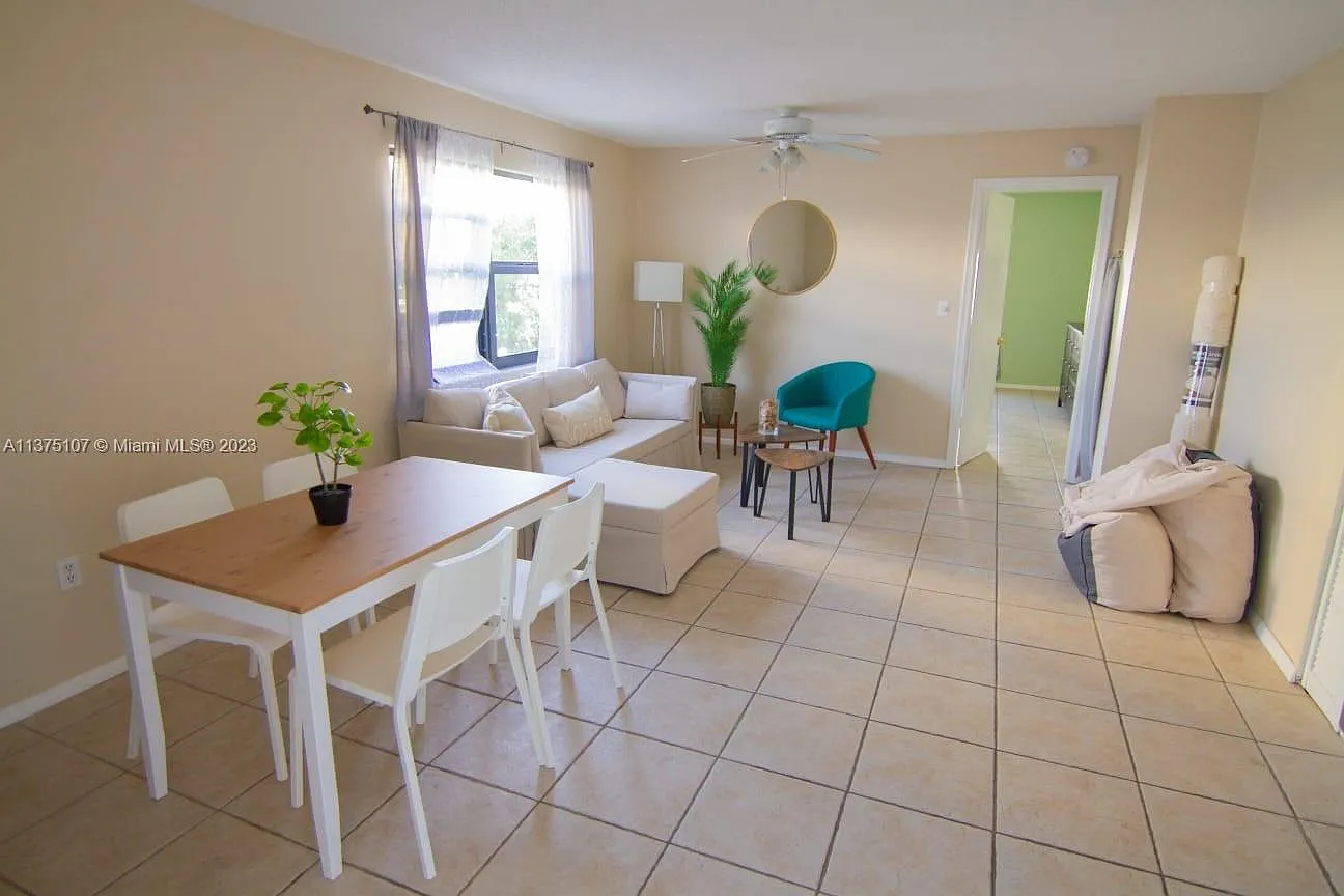 Hibiscus South Condo — Photo 4