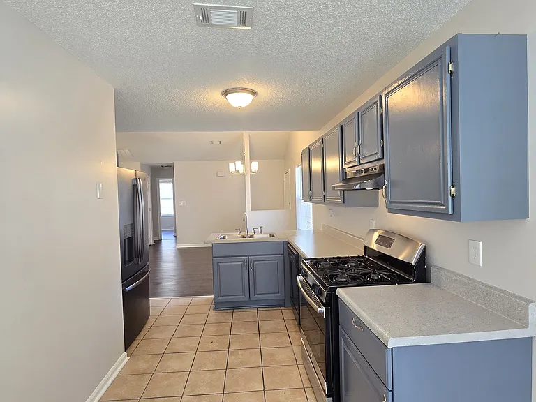 1504 Cain Ct N — Photo 9