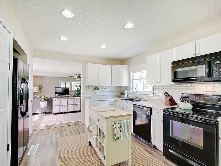 210 Woodland Dr — Photo 8