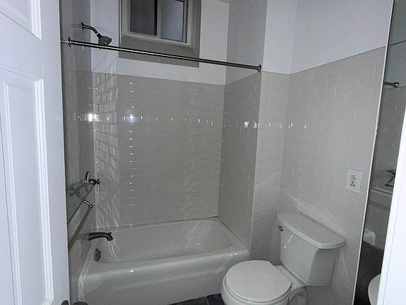 4th image of 320 W 83rd St APT 1A