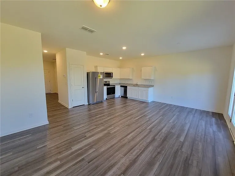 209 Swindon Dr — Photo 5