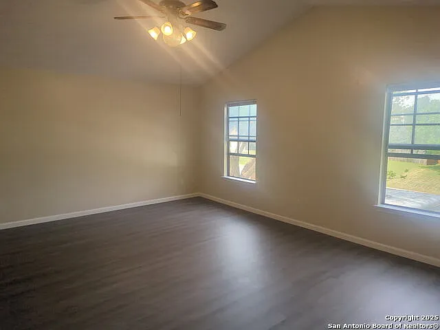 3 bed, 2.5 bath, 1640 sqft, $1,575 — Photo 3
