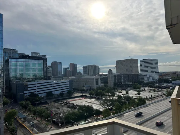 2016 Main St APT 903, Houston, TX 77002