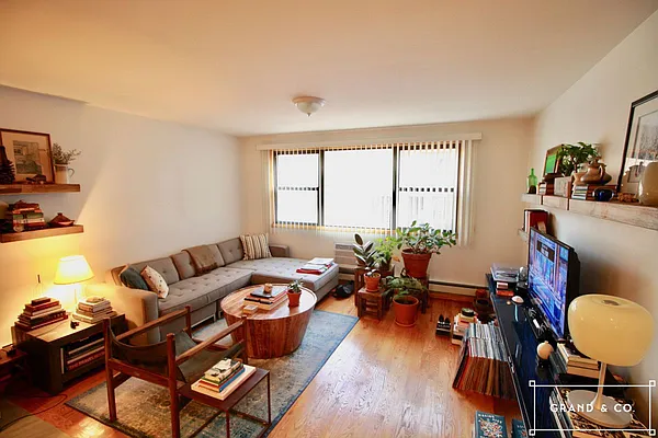 Rented by Grand & Co. | media 8