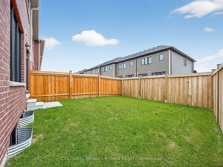 29 Milady Cres — Photo 36