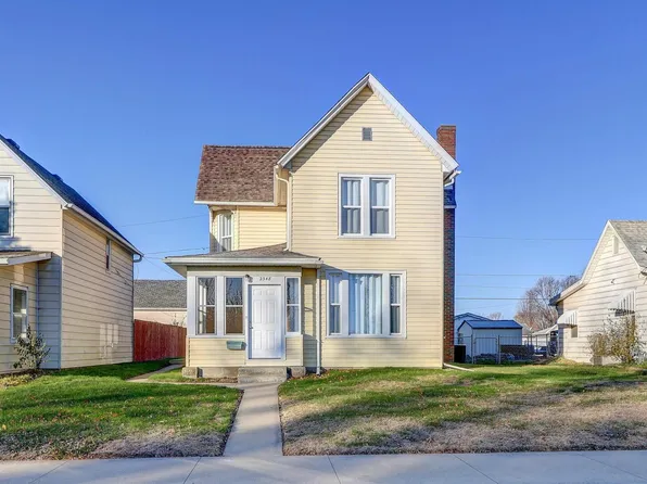 2348 Wallace St, Clinton, IA 52732