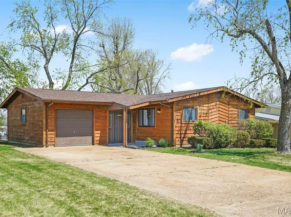 205 Arras Dr, Saint Louis, MO 63129