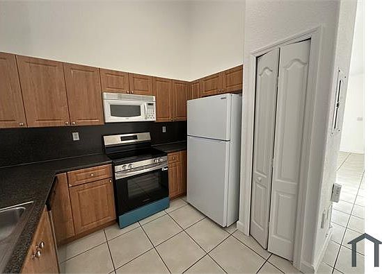3rd image of 2755 SE 16th Ave Unit 200