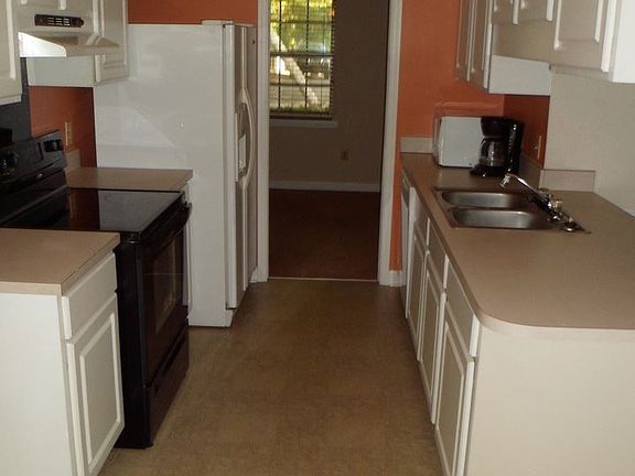 5th image of 315 Yaupon Dr