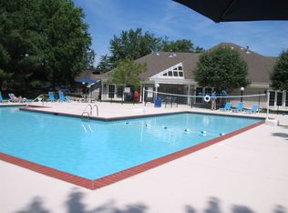 549 Sweetcreek Dr APT D, Ballwin, MO 63021