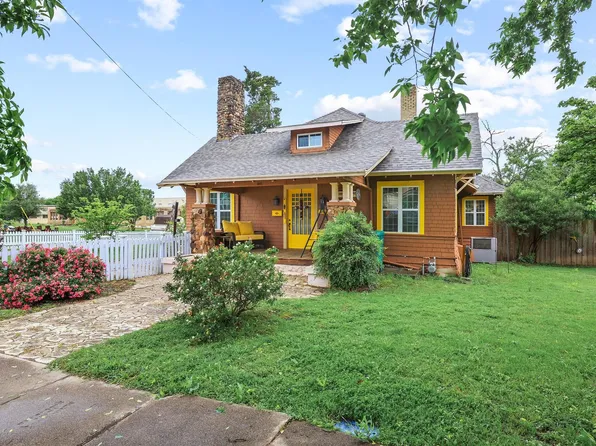 901 8th St, Honey Grove, TX 75446