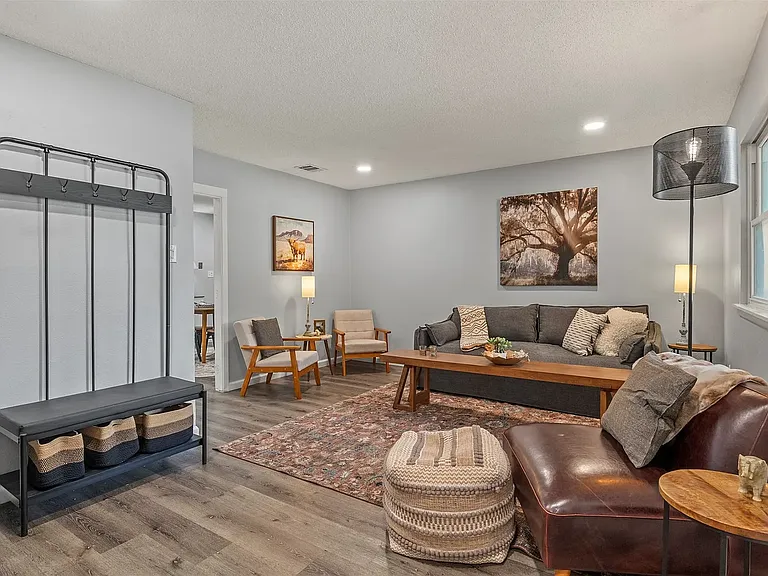 706 Henslee Dr — Photo 4