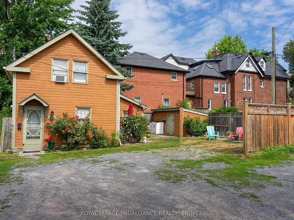 1st image of 160 A Bagot St