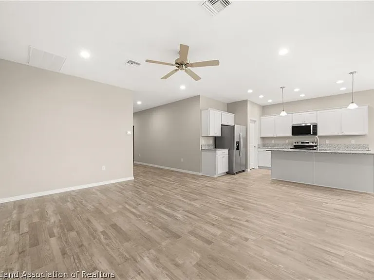 845 Peachtree Dr — Photo 10