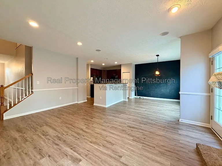 242 Corey Dr — Photo 6