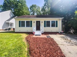 7 Gatehouse Ln, Greensboro, NC 27407