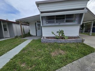 22 Forest Ln #22F, Largo, FL 33773