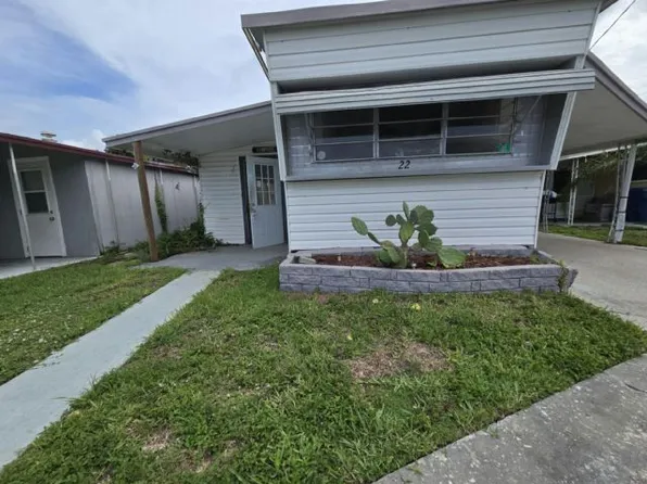 22 Forest Ln #22F, Largo, FL 33773