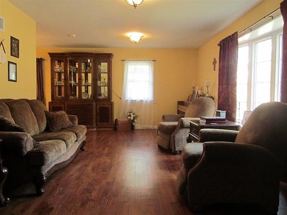 4th image of 2403 Lincoln Dr