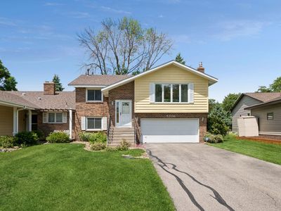 5706 W 98 1/2 St, Bloomington, MN, 55437
