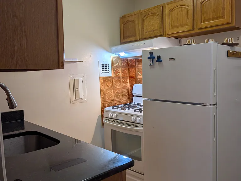 922 24th St NW — Photo 7