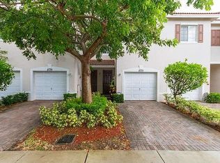 8735 Cypress Walk Ct, Fort Lauderdale, FL 33321