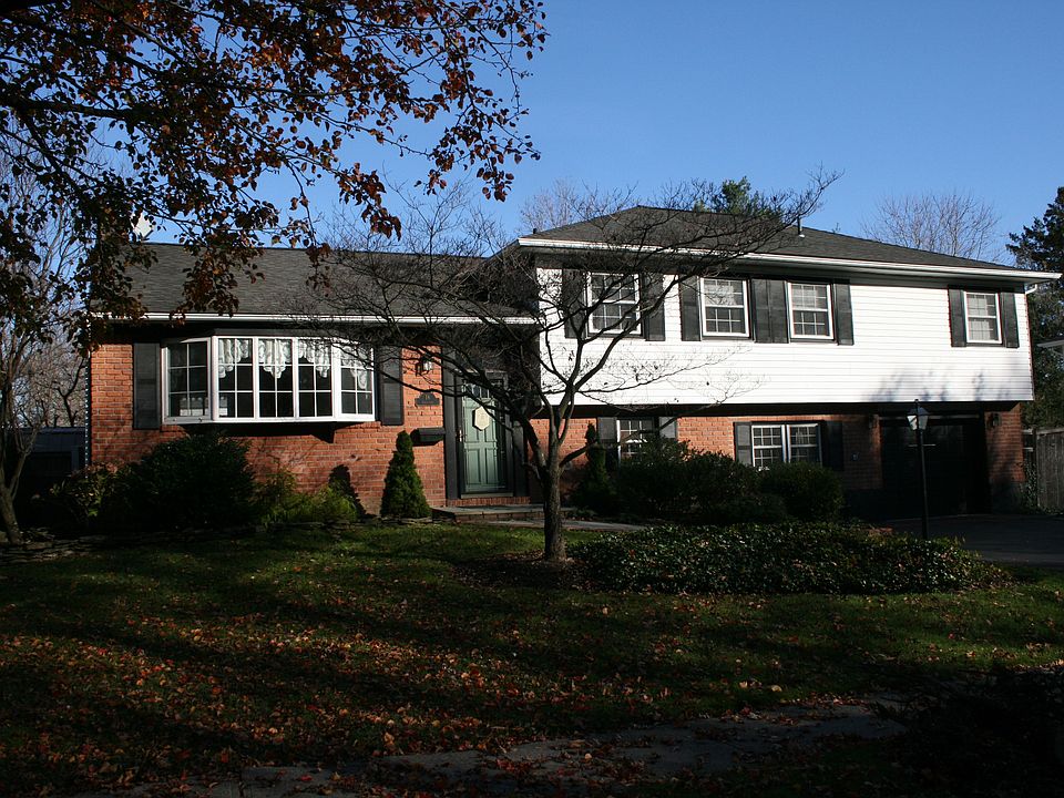 1st image of 18 Greenway Dr
