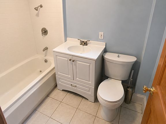 4th image of 4 Leeds St #1