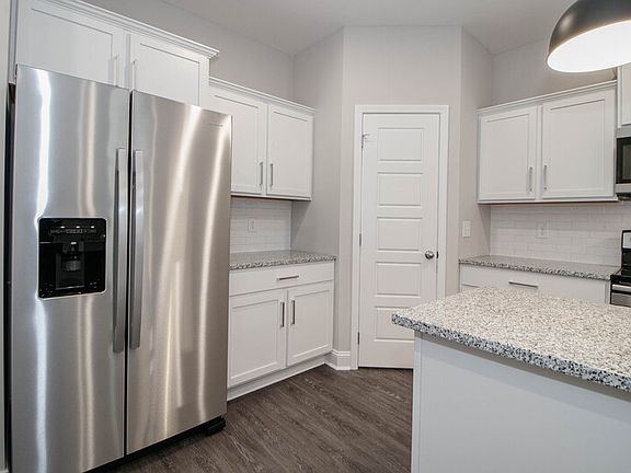 4th image of 220 Drayton Dr #B