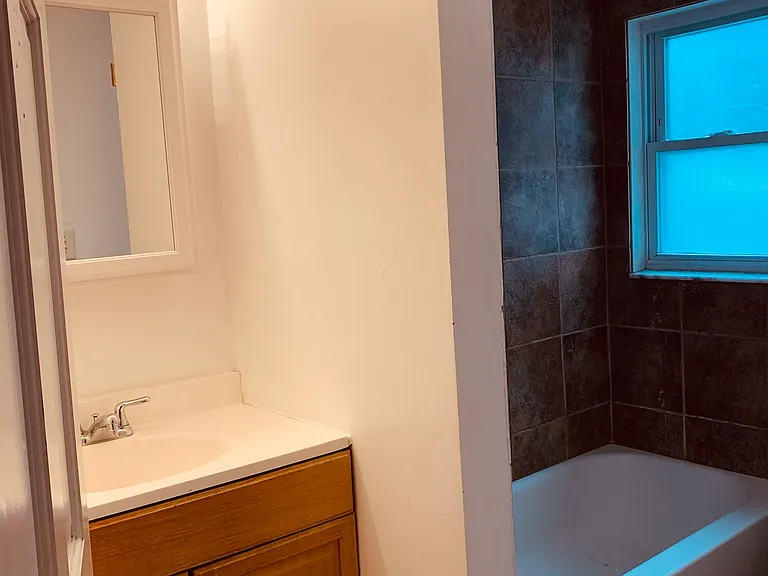 21 Pratt St #1R — Photo 8