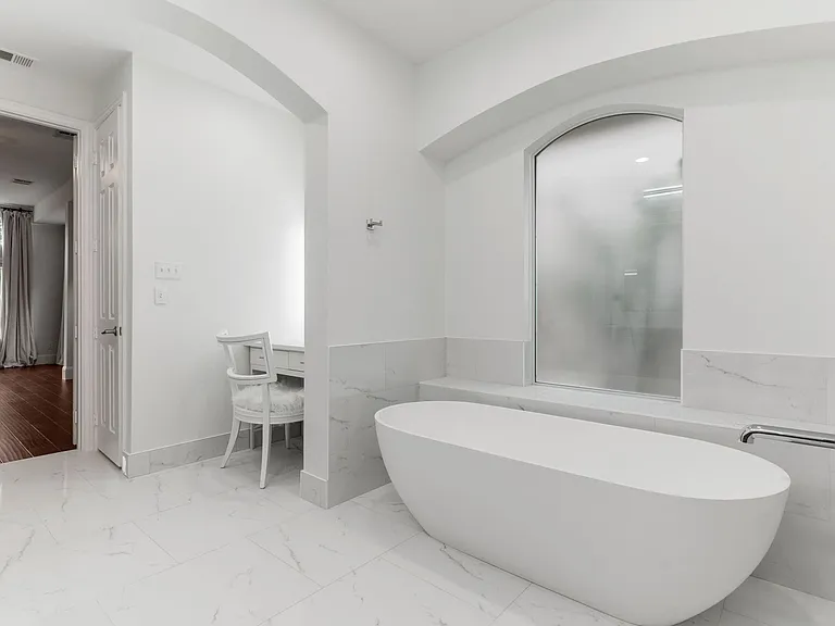 2417 Brenham Dr — Photo 16
