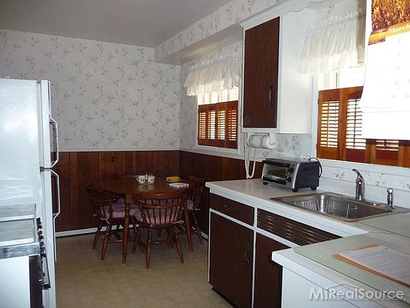 5th image of 24554 Petersburg Ave