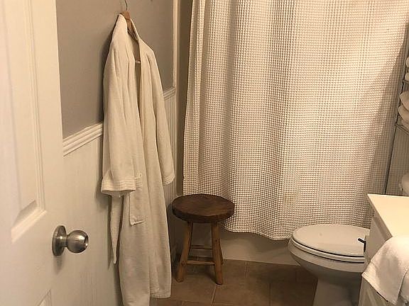 Guest Bath 