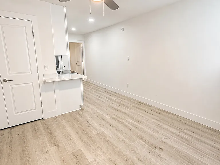 605 67th Ave N #1 — Photo 4