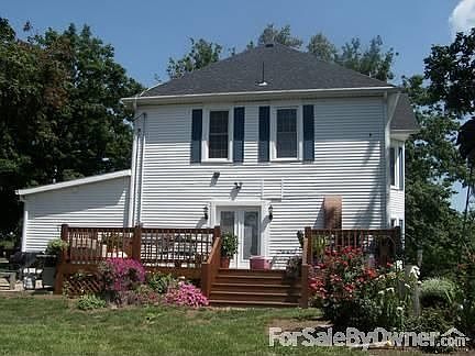 Family Room (1)
						:
						19' x 25'