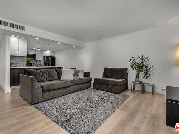 3rd image of 10535 Wilshire Blvd APT 1014