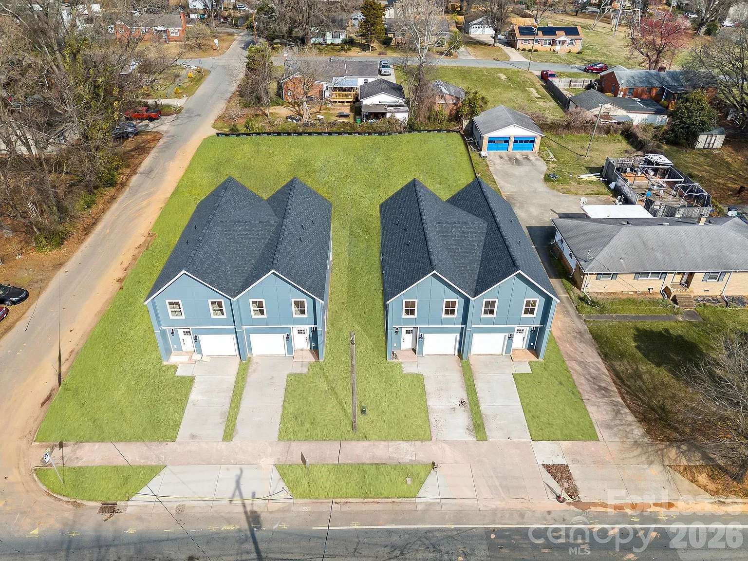 3 bed, 2.5 bath, $2,300 — Photo 2