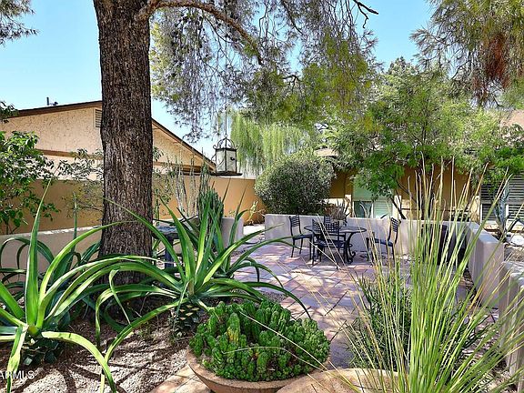 4th image of 1814 E HARMONT Drive