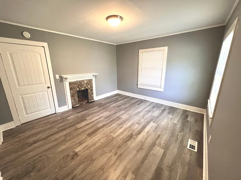 106 Lester Ave — Photo 6