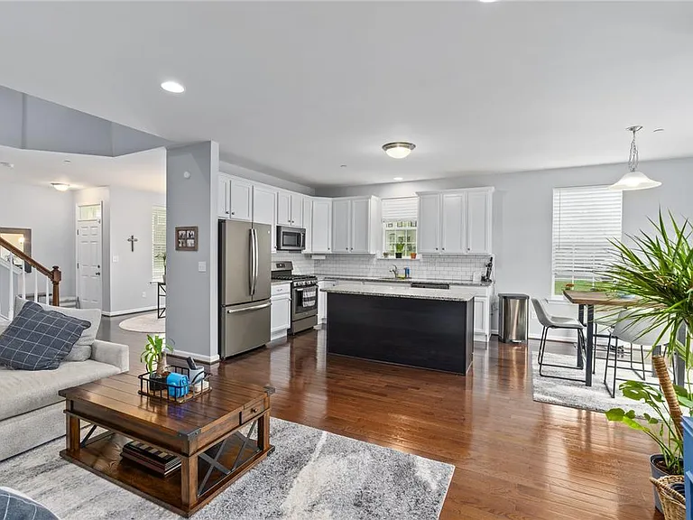 301 Redclover Ln — Photo 20