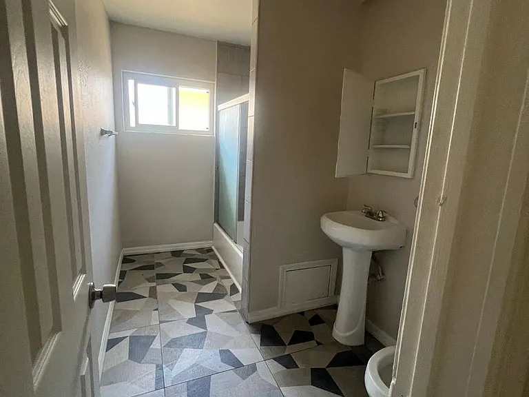 1214 W. Brook St — Photo 13
