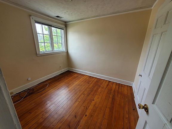 5th image of 10348 Warwick Blvd